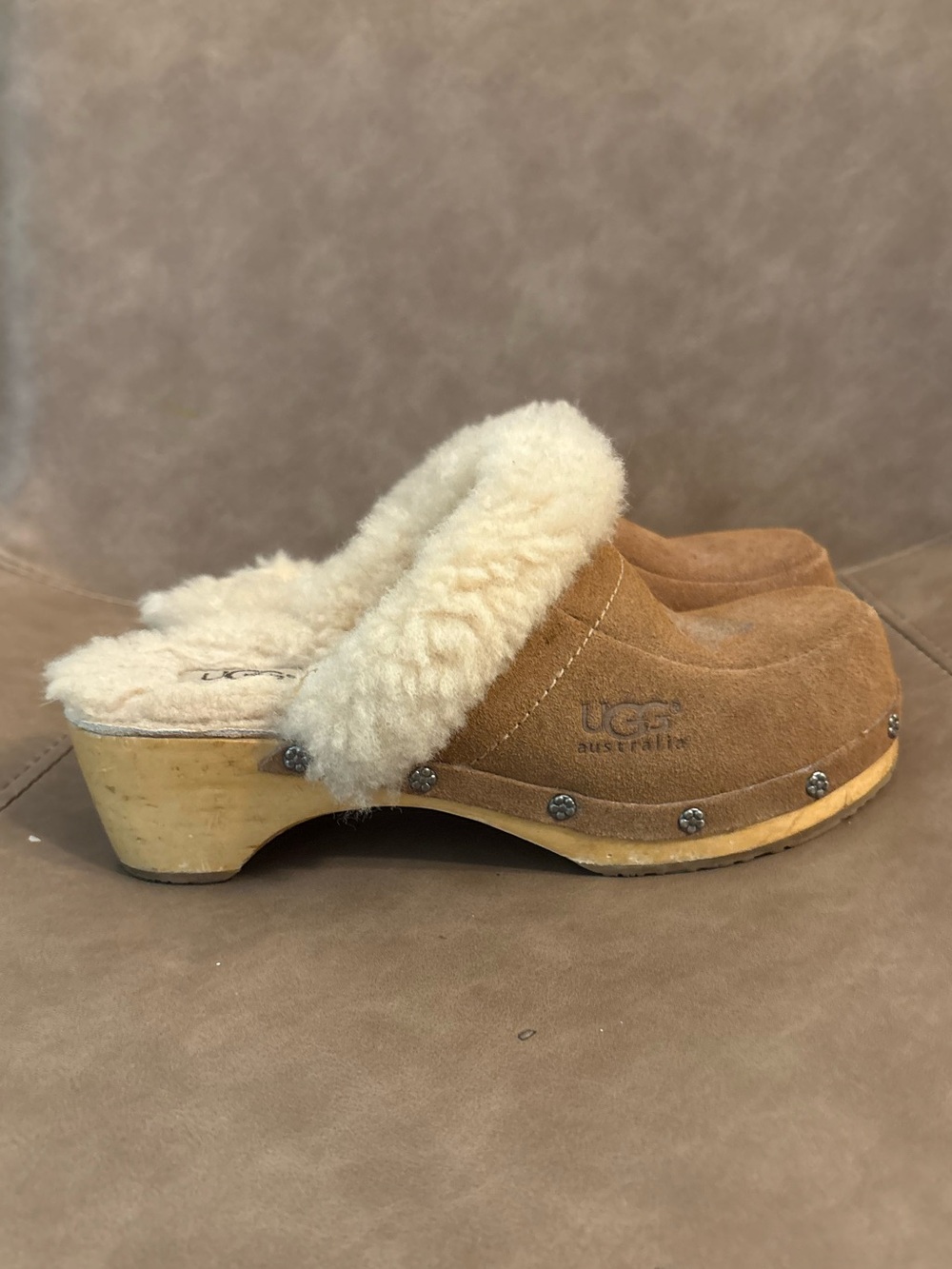 Ugg Australia tan fuzzy furry shearling clogs shoes size 3